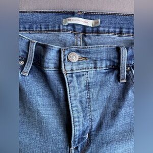 Levi’s 311 Shaping Jeans